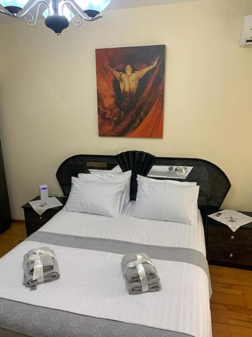Christina'S House With 2 Bedrooms And Free Parking จีโรคาสเตอร์ ภายนอก รูปภาพ