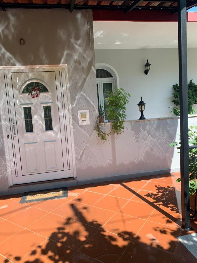 Christina'S House With 2 Bedrooms And Free Parking จีโรคาสเตอร์ ภายนอก รูปภาพ