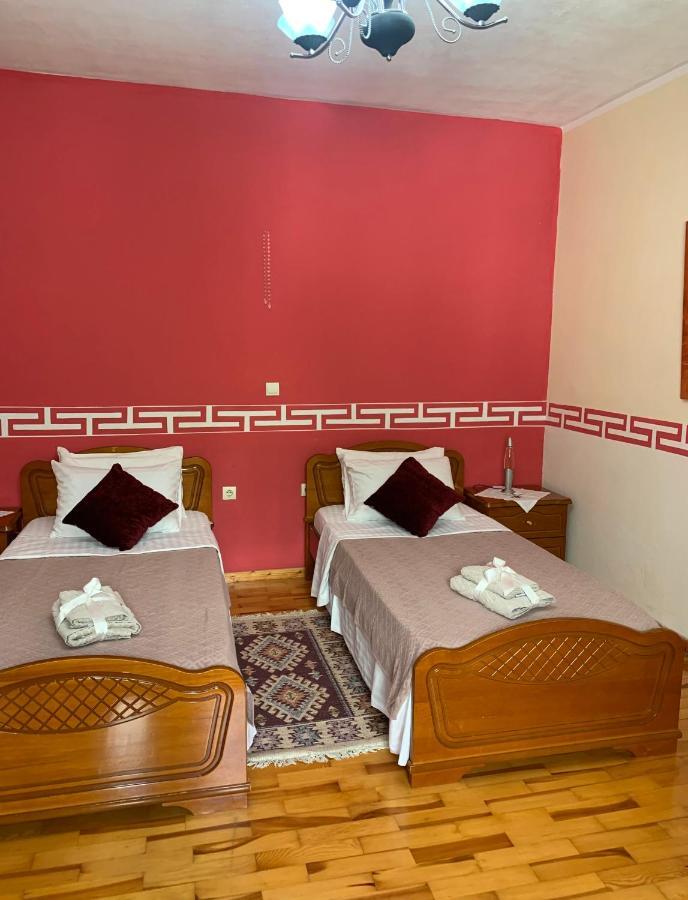 Christina'S House With 2 Bedrooms And Free Parking จีโรคาสเตอร์ ภายนอก รูปภาพ
